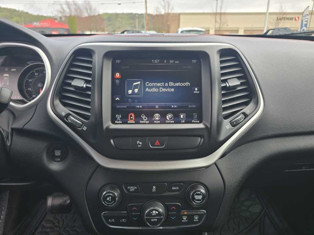 Thumbnail: 2018 Jeep Cherokee - 12