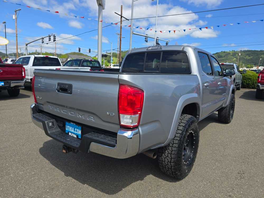 Thumbnail: 2017 Toyota Tacoma - 5