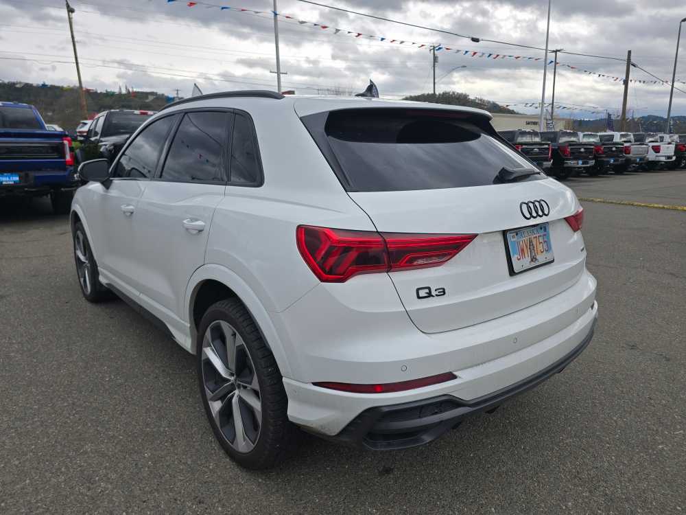 Thumbnail: 2022 Audi Q3 - 3