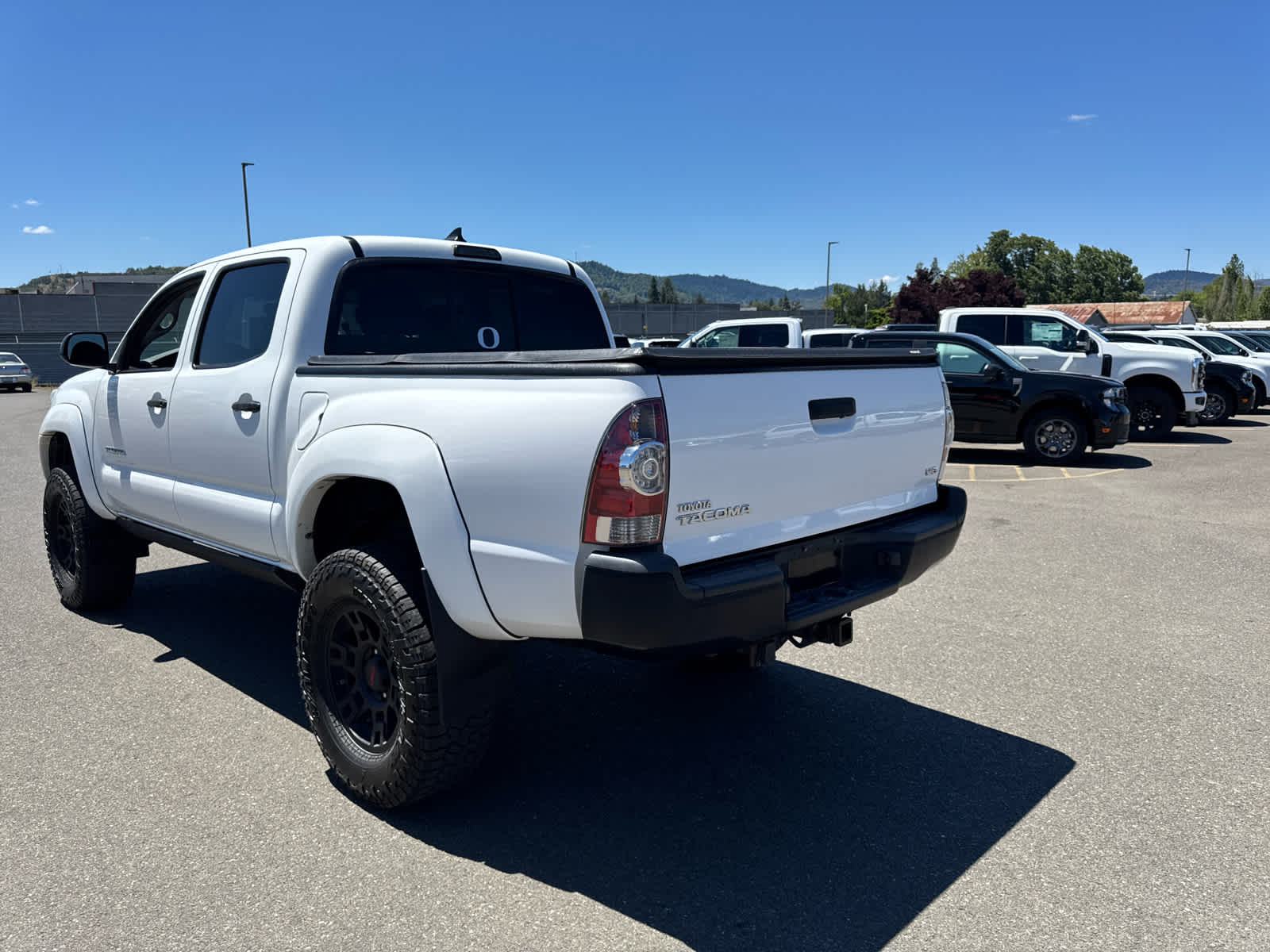 Thumbnail: 2015 Toyota Tacoma - 3