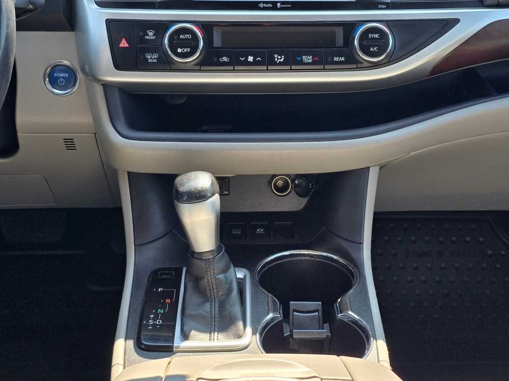 Thumbnail: 2015 Toyota Highlander - 13