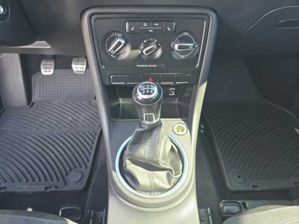 Thumbnail: 2013 Volkswagen Beetle - 14
