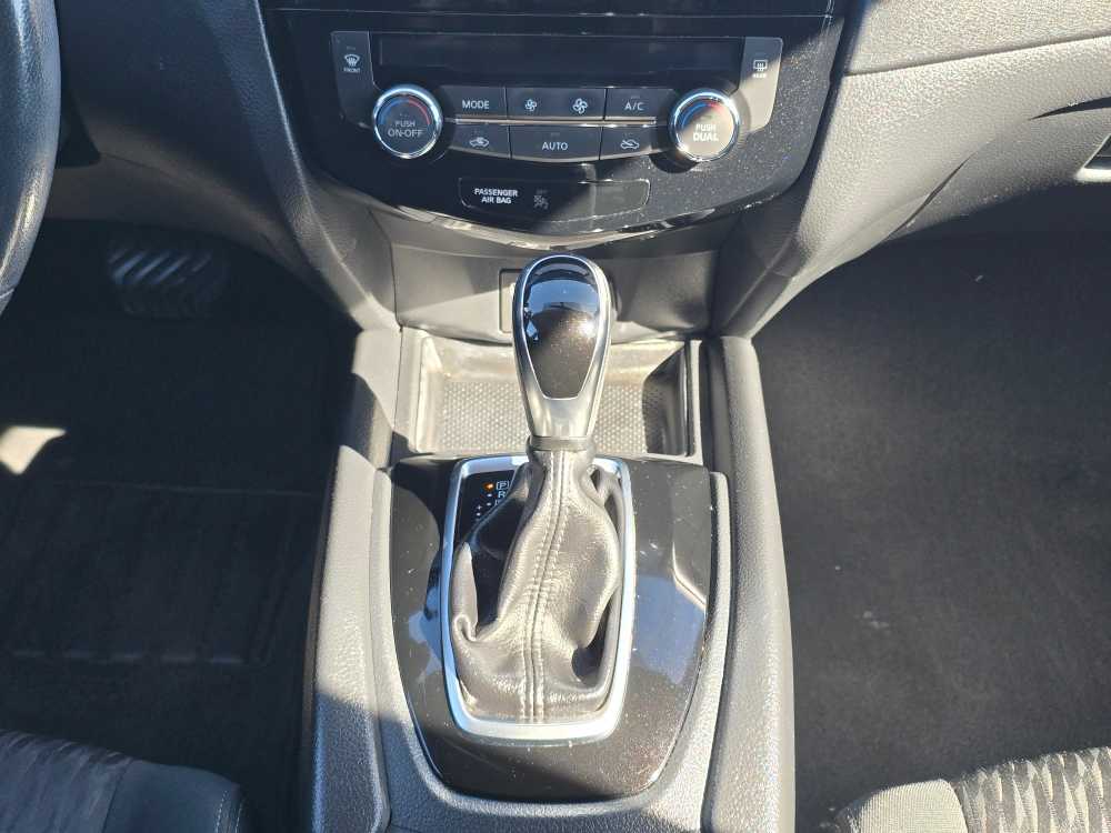 Thumbnail: 2017 Nissan Rogue - 13