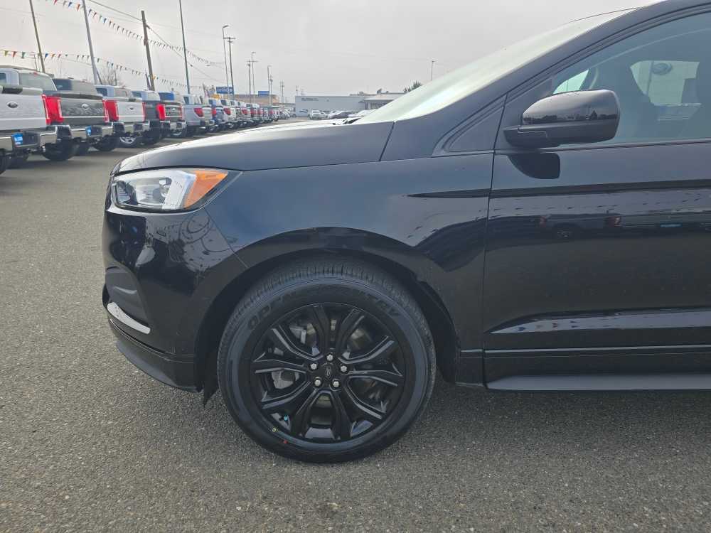 Thumbnail: 2022 Ford Edge - 18