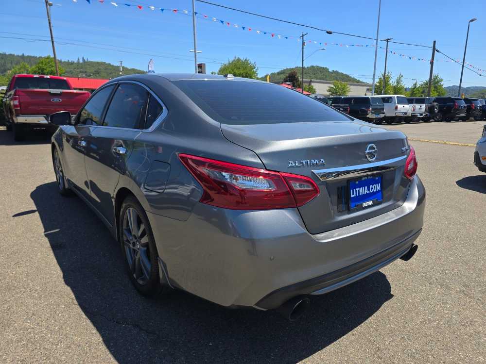 Thumbnail: 2018 Nissan Altima - 3