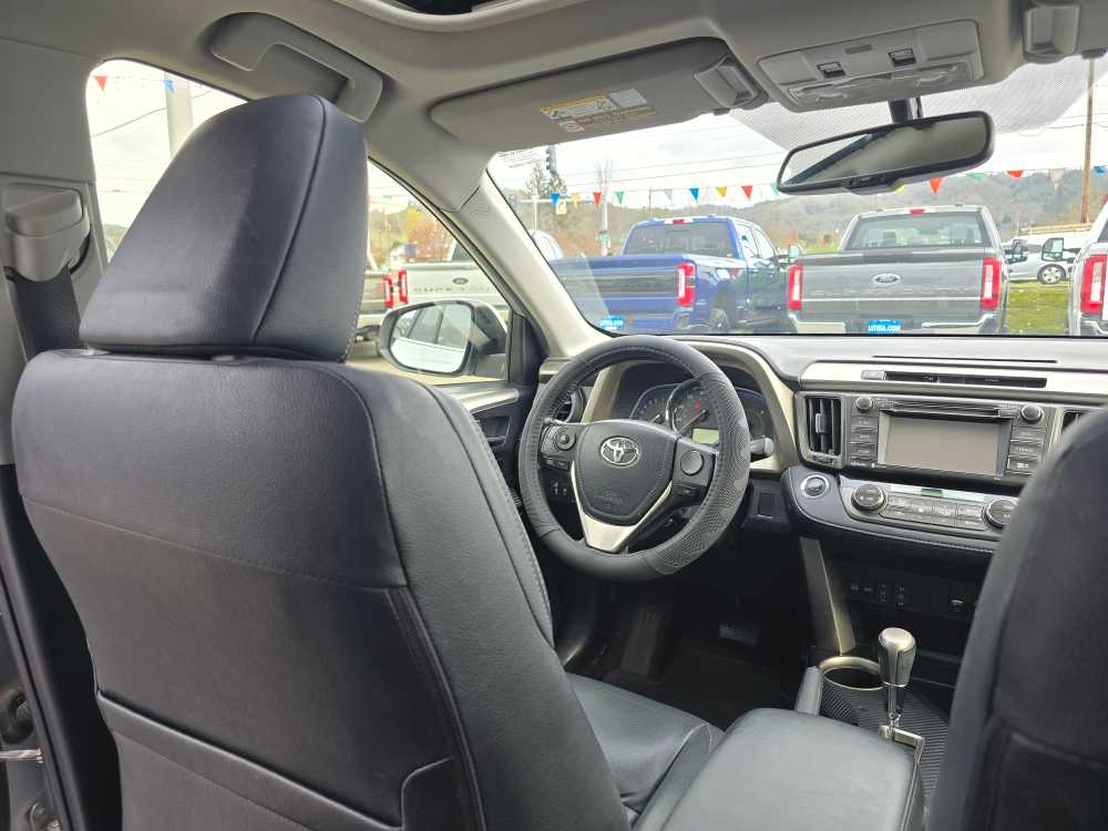 Thumbnail: 2015 Toyota RAV4 - 10