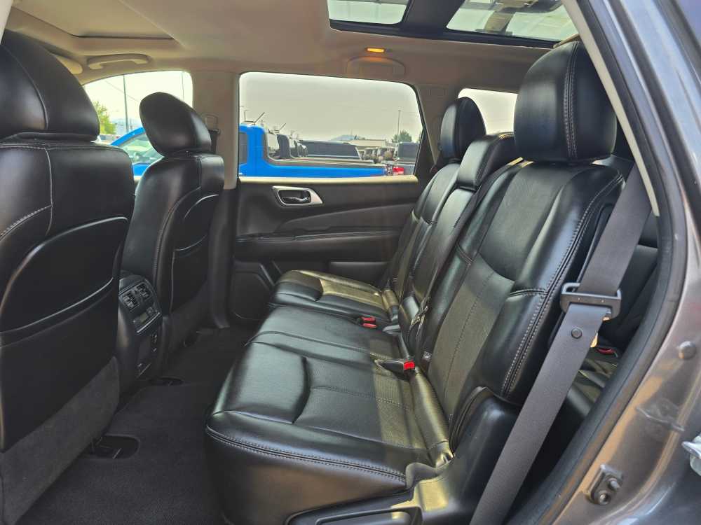 Thumbnail: 2015 Nissan Pathfinder - 16