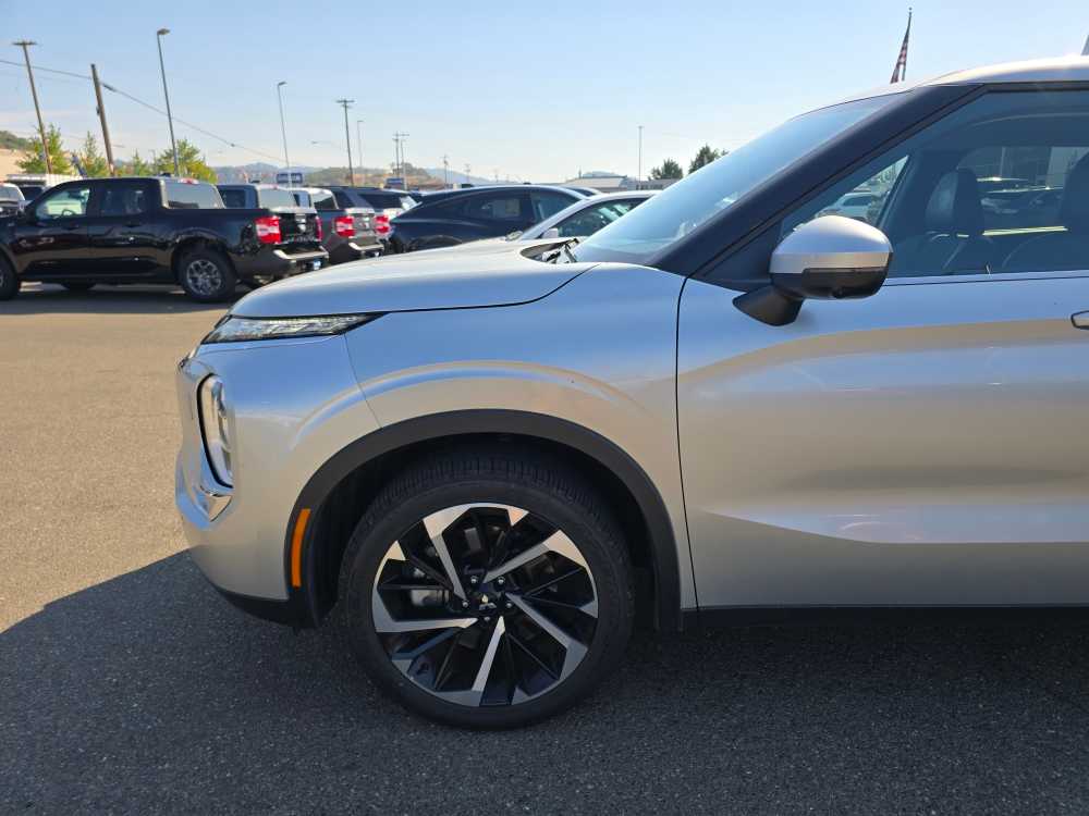 Thumbnail: 2024 Mitsubishi Outlander - 5