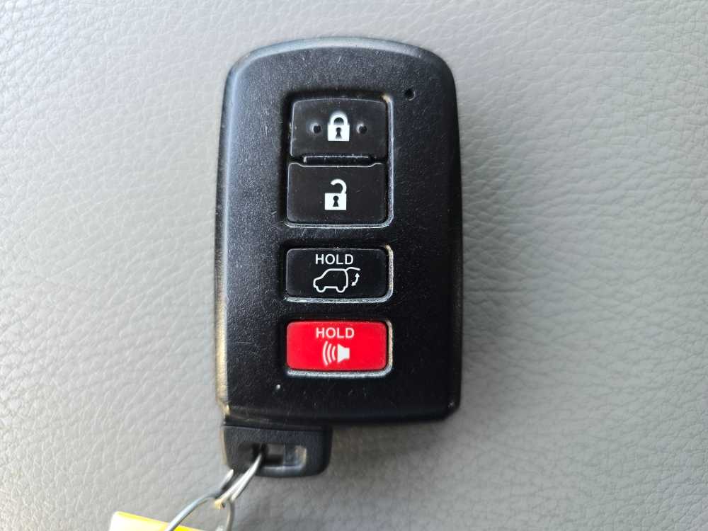 Thumbnail: 2015 Toyota Highlander - 22