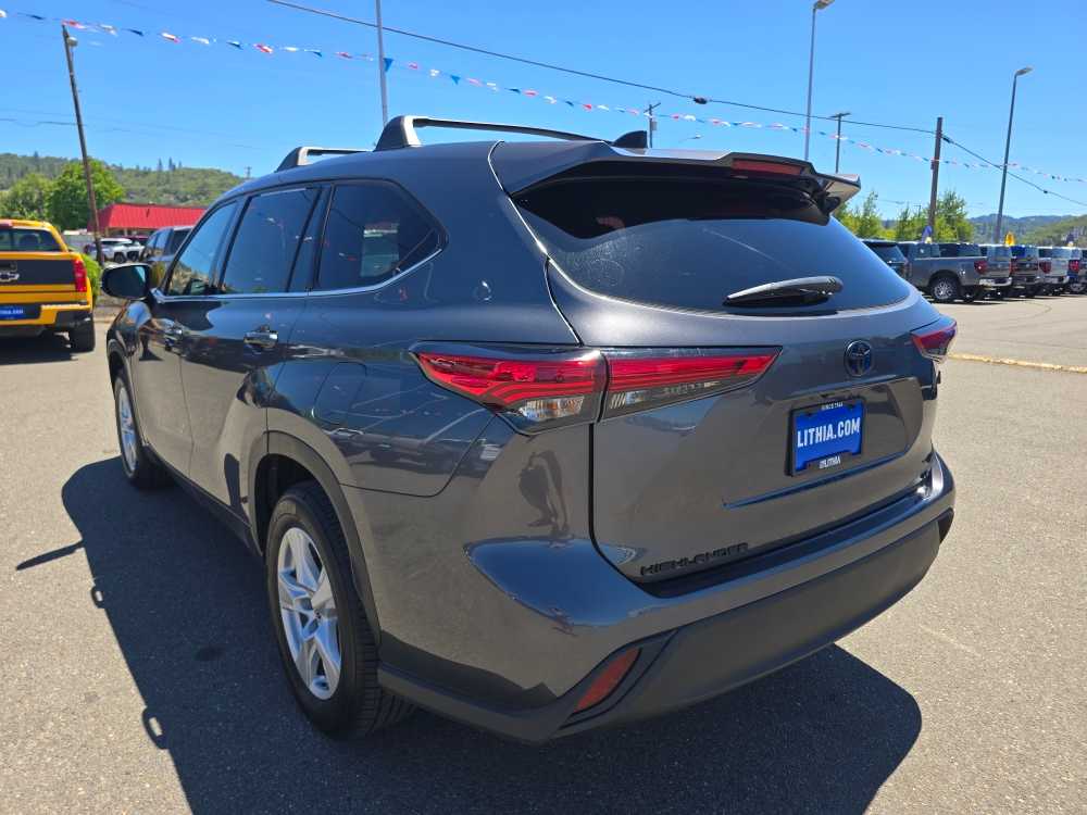 Thumbnail: 2022 Toyota Highlander - 3