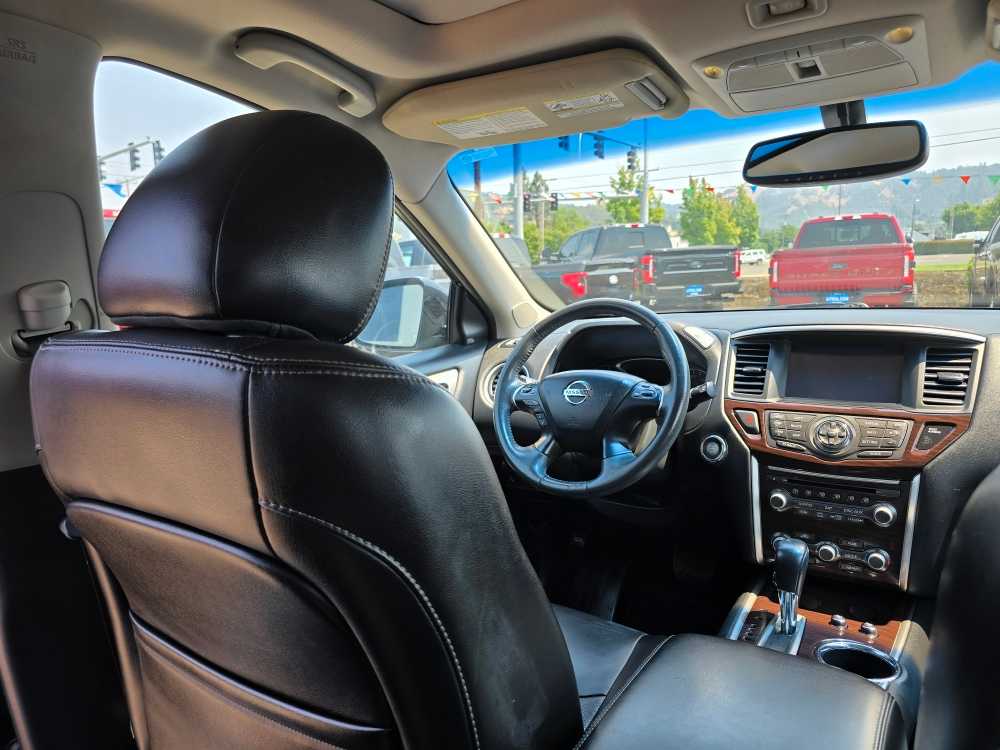Thumbnail: 2015 Nissan Pathfinder - 10