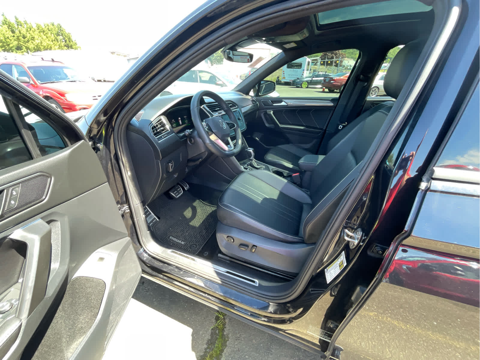 Thumbnail: 2022 Volkswagen Tiguan - 13