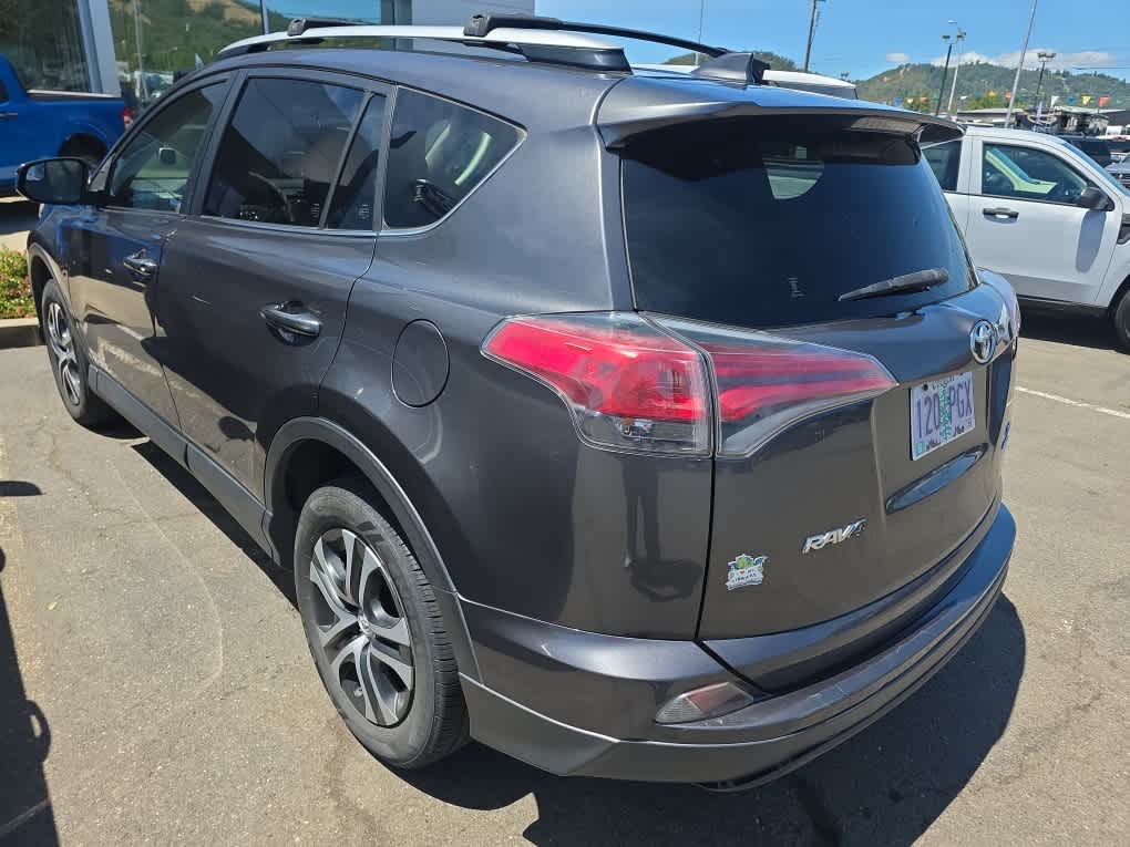 Thumbnail: 2016 Toyota RAV4 - 2