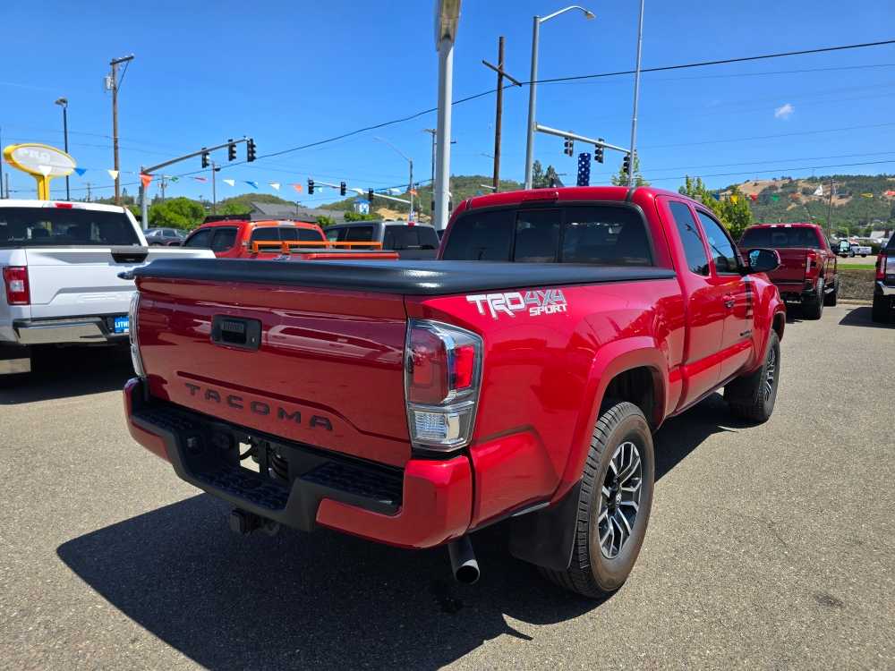 Thumbnail: 2020 Toyota Tacoma - 3