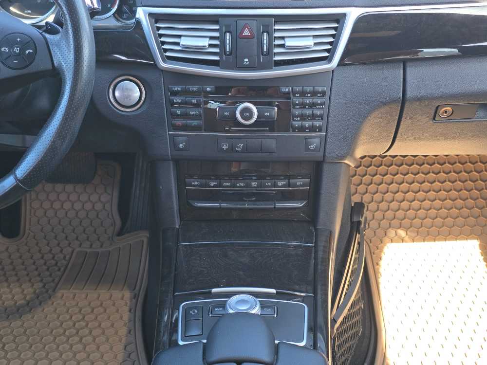 Thumbnail: 2010 Mercedes-Benz E-Class - 12
