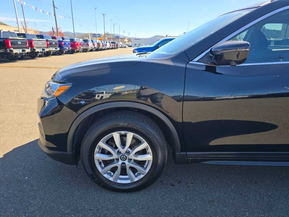 Thumbnail: 2017 Nissan Rogue - 18