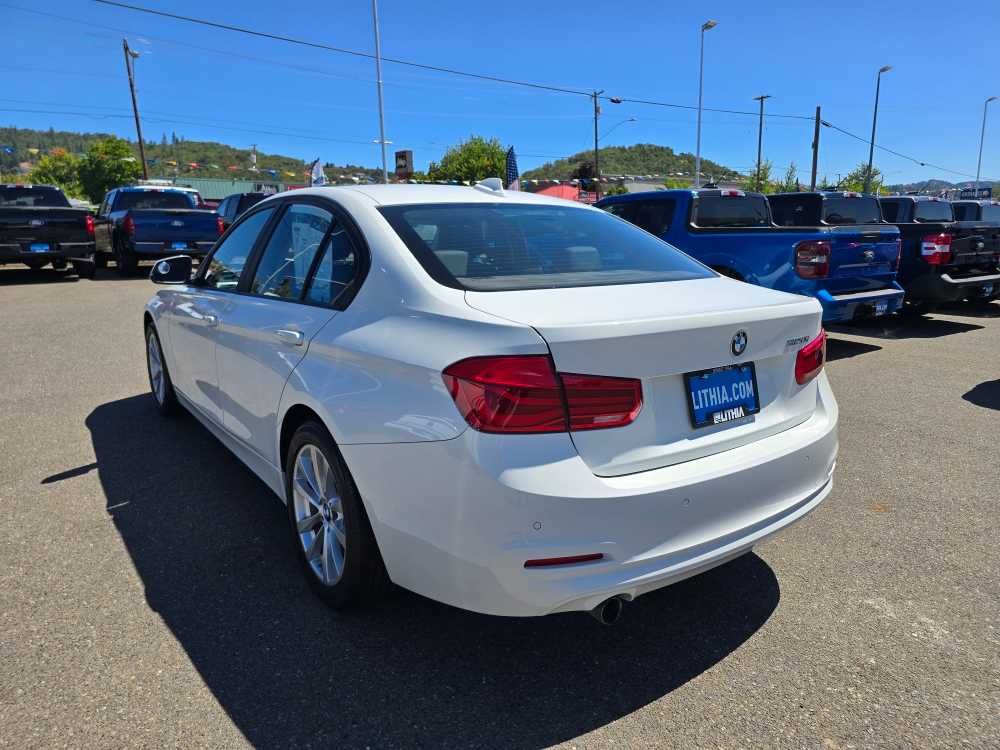 Thumbnail: 2016 BMW 3 Series - 4