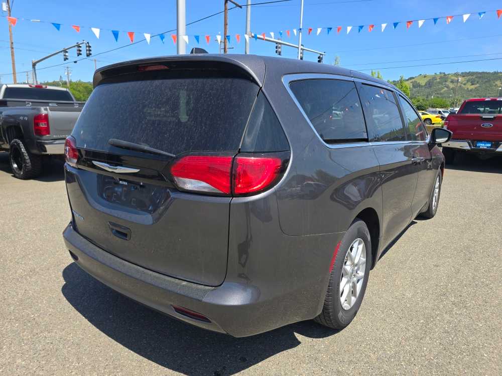Thumbnail: 2023 Chrysler Voyager - 3