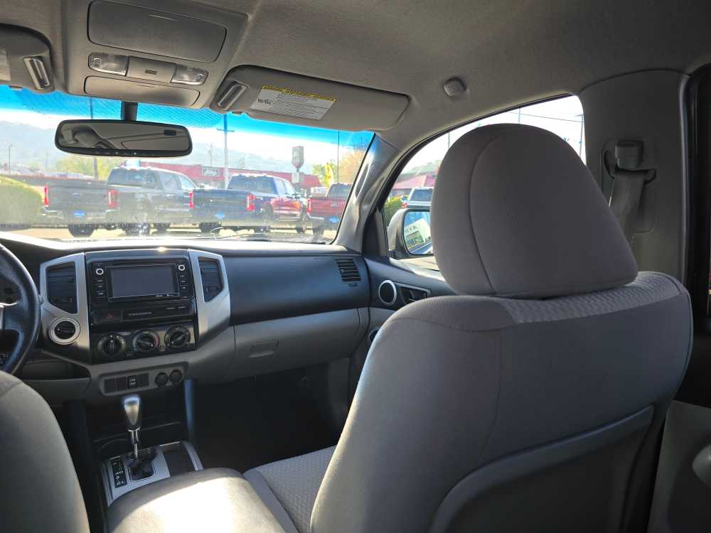 Thumbnail: 2015 Toyota Tacoma - 10