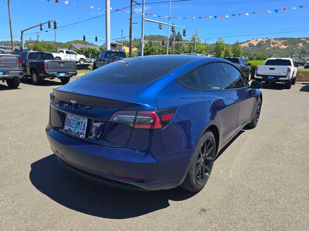 Thumbnail: 2021 Tesla Model 3 - 10