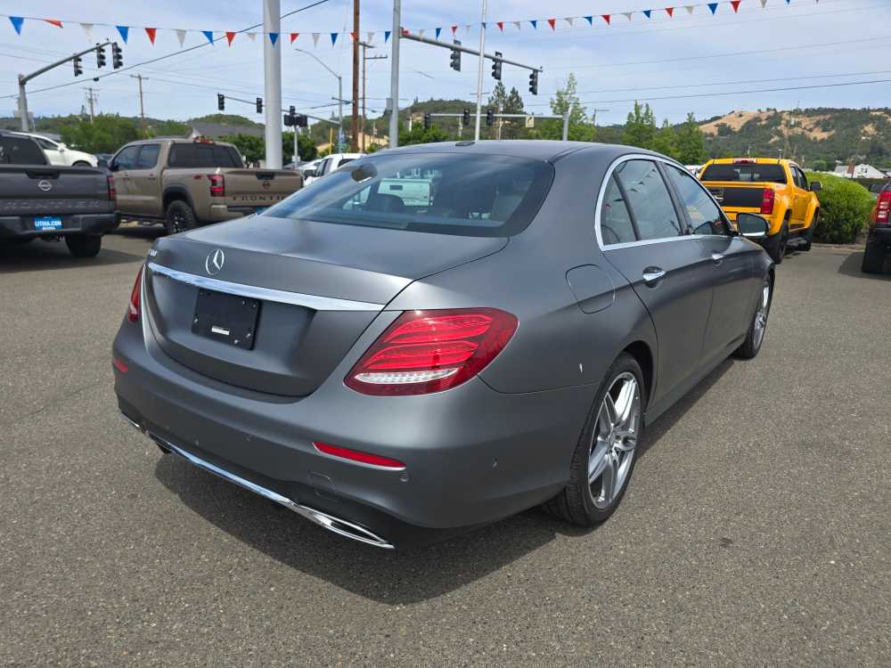 Thumbnail: 2017 Mercedes-Benz E-Class - 10