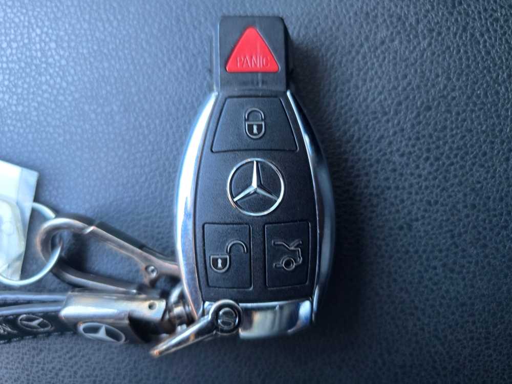 Thumbnail: 2010 Mercedes-Benz SLK - 21