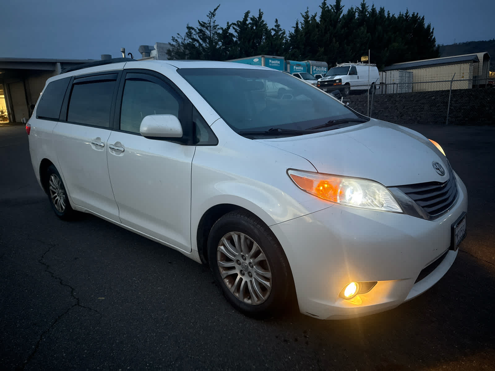 Thumbnail: 2015 Toyota Sienna - 11
