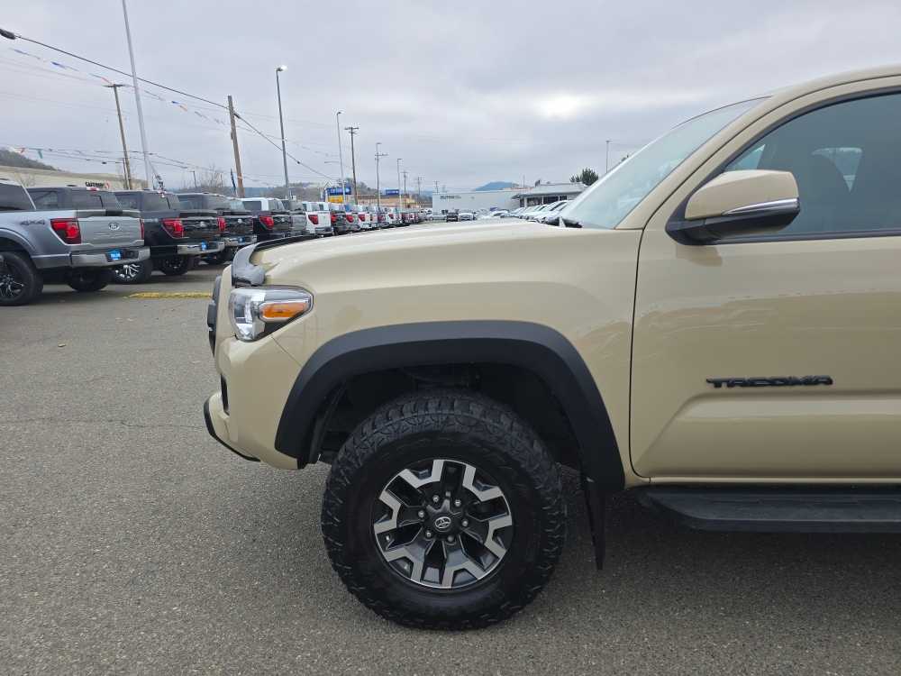 Thumbnail: 2017 Toyota Tacoma - 17