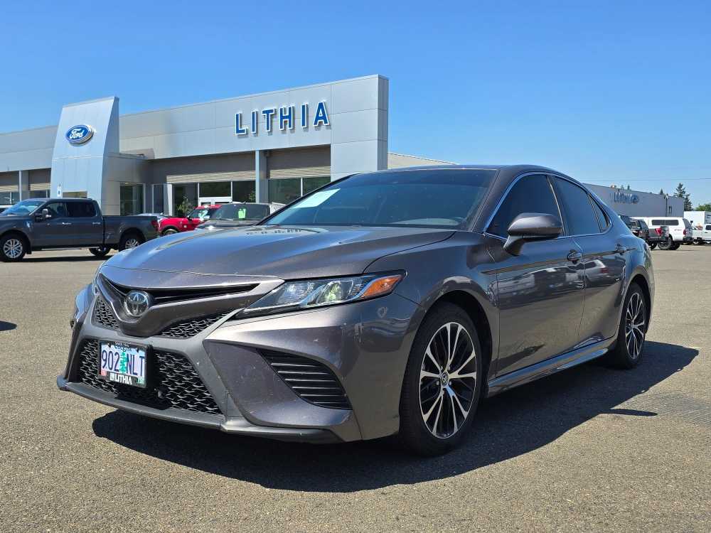 2019 Toyota Camry SE Hero Image