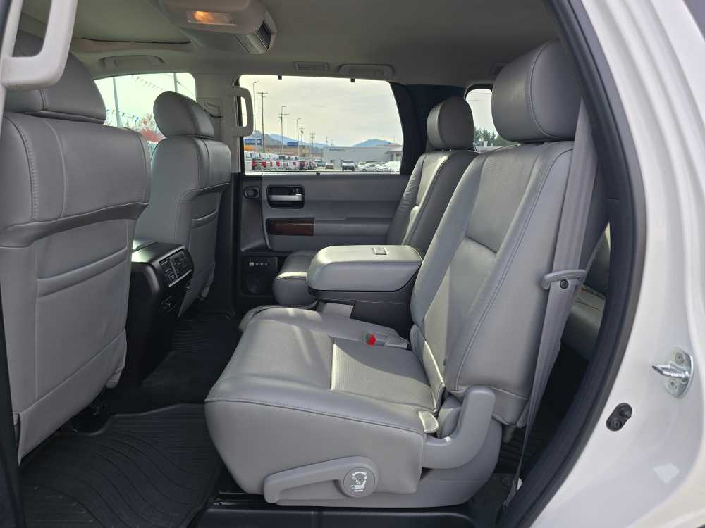 Thumbnail: 2016 Toyota Sequoia - 16