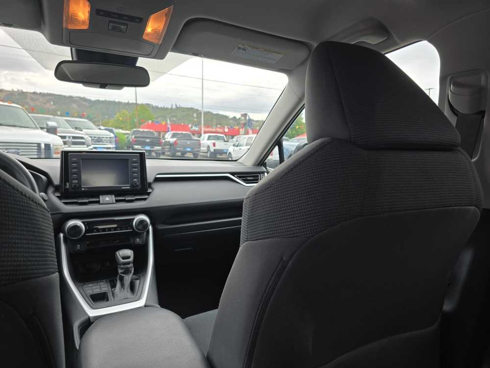 Thumbnail: 2021 Toyota RAV4 - 14