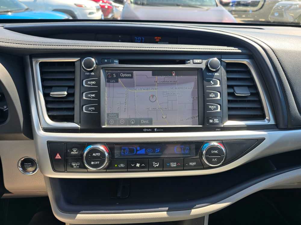 Thumbnail: 2015 Toyota Highlander - 12