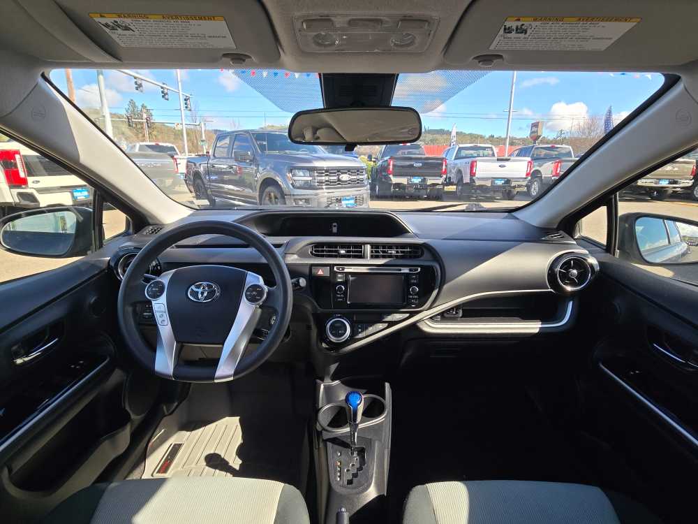 Thumbnail: 2017 Toyota Prius c - 16