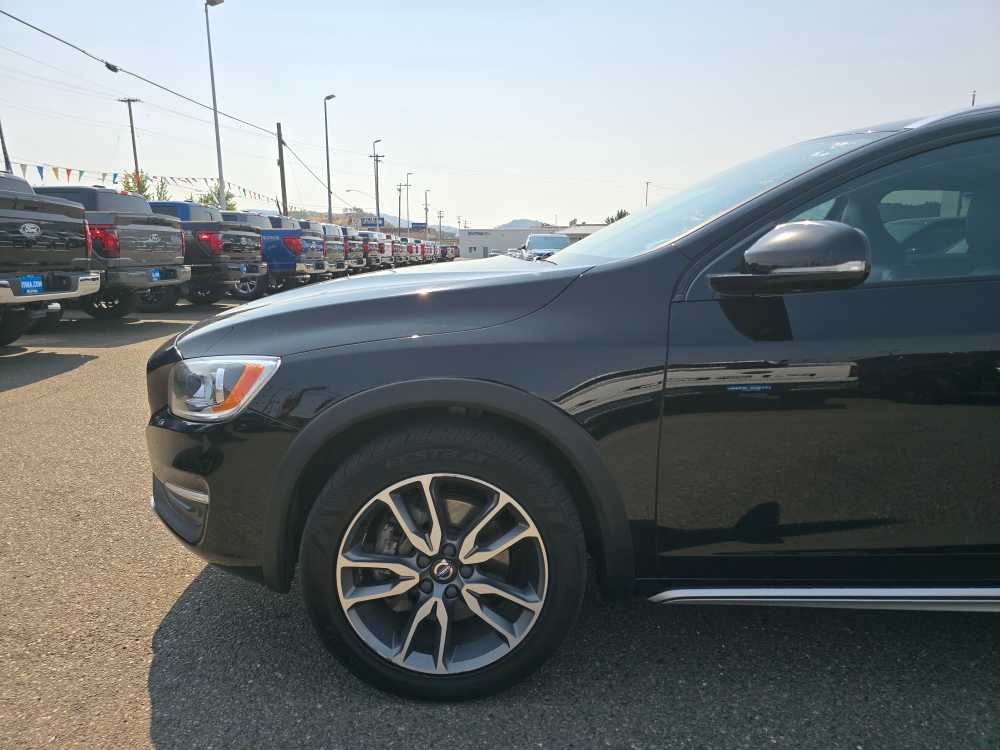 Thumbnail: 2018 Volvo S60 - 18