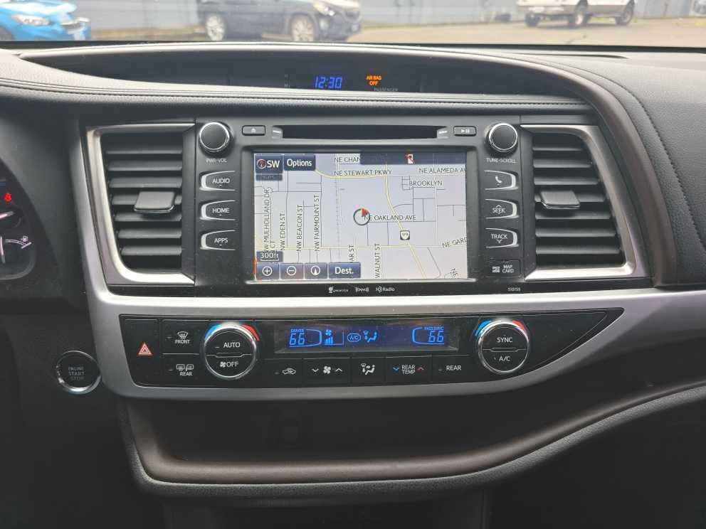 Thumbnail: 2016 Toyota Highlander - 12