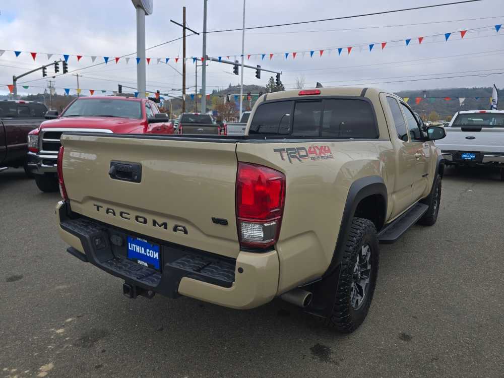 Thumbnail: 2017 Toyota Tacoma - 5