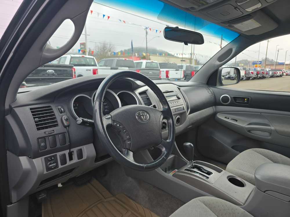 Thumbnail: 2006 Toyota Tacoma - 9