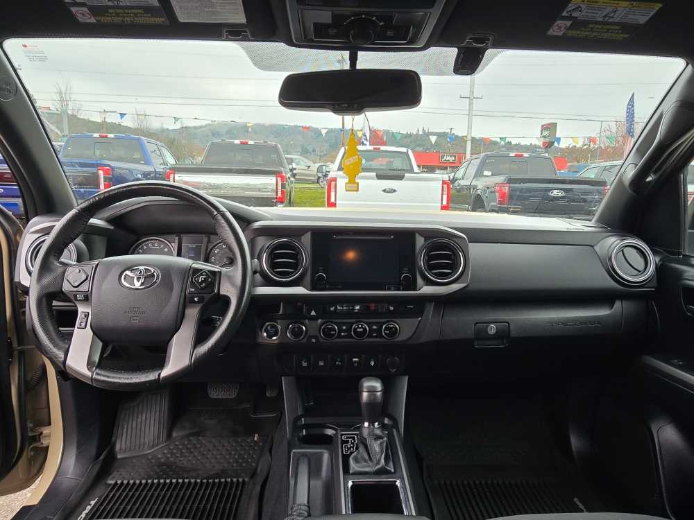 Thumbnail: 2017 Toyota Tacoma - 20