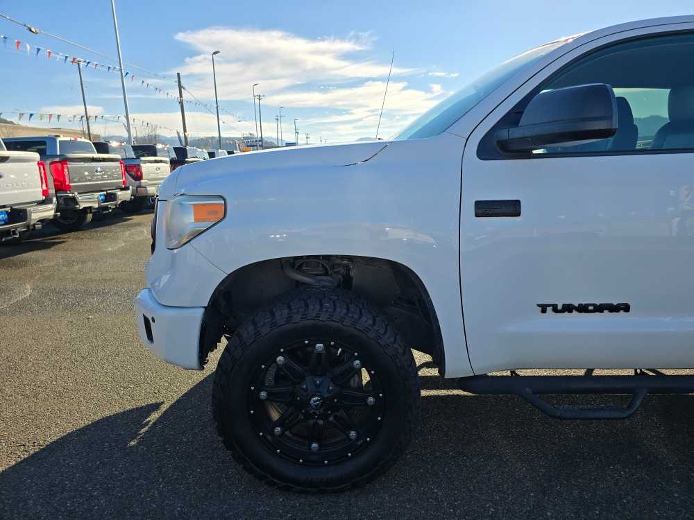 Thumbnail: 2016 Toyota Tundra - 18