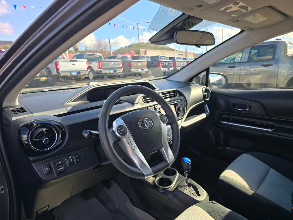 Thumbnail: 2017 Toyota Prius c - 9