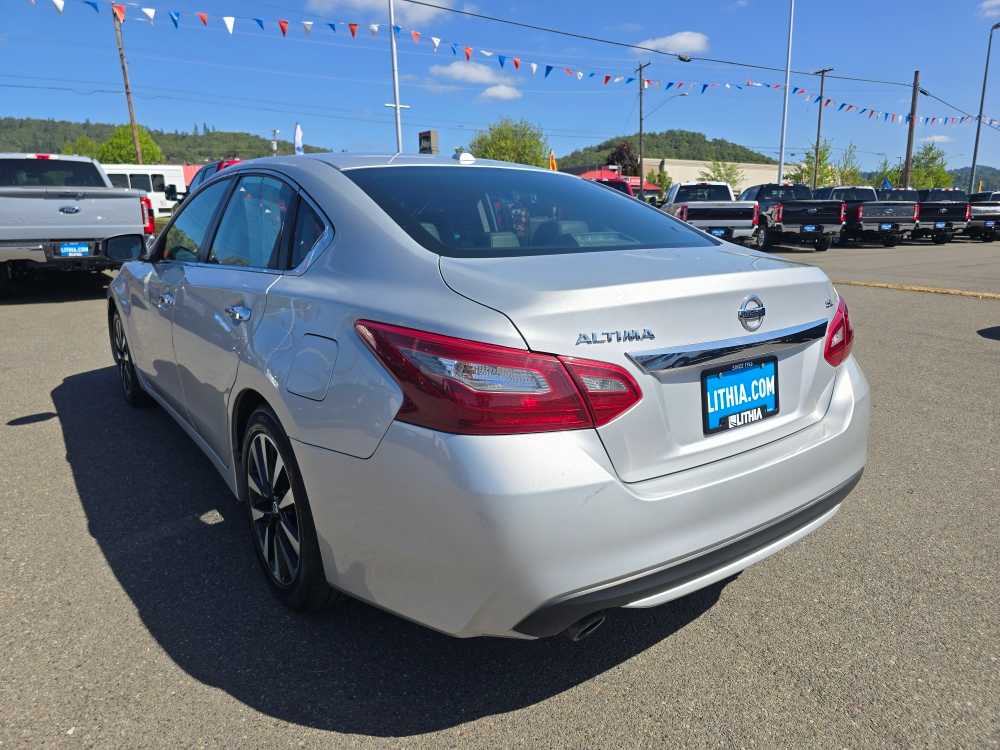 Thumbnail: 2018 Nissan Altima - 3