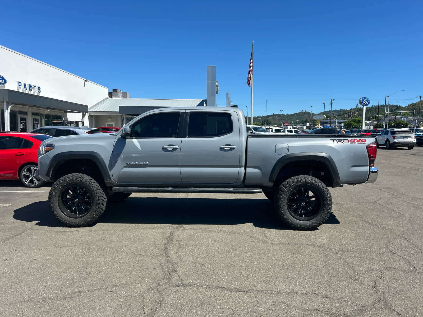 Thumbnail: 2018 Toyota Tacoma - 6