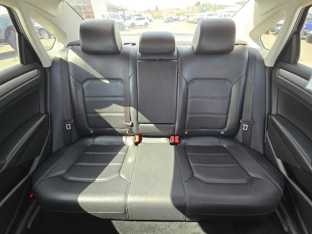 Thumbnail: 2014 Volkswagen Passat - 17