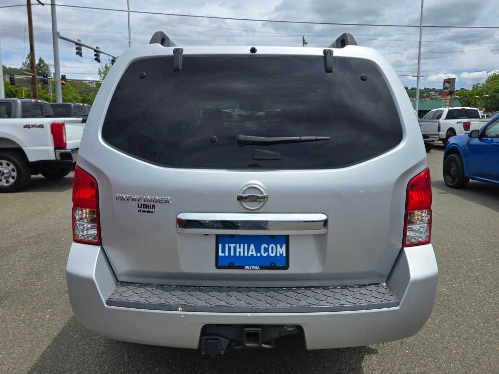 2011 Nissan Pathfinder SV 4