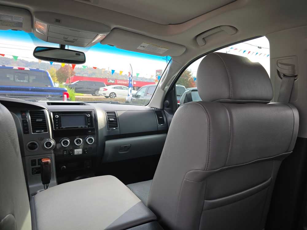 Thumbnail: 2016 Toyota Sequoia - 14