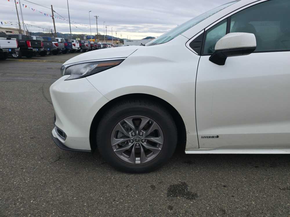 Thumbnail: 2021 Toyota Sienna - 19