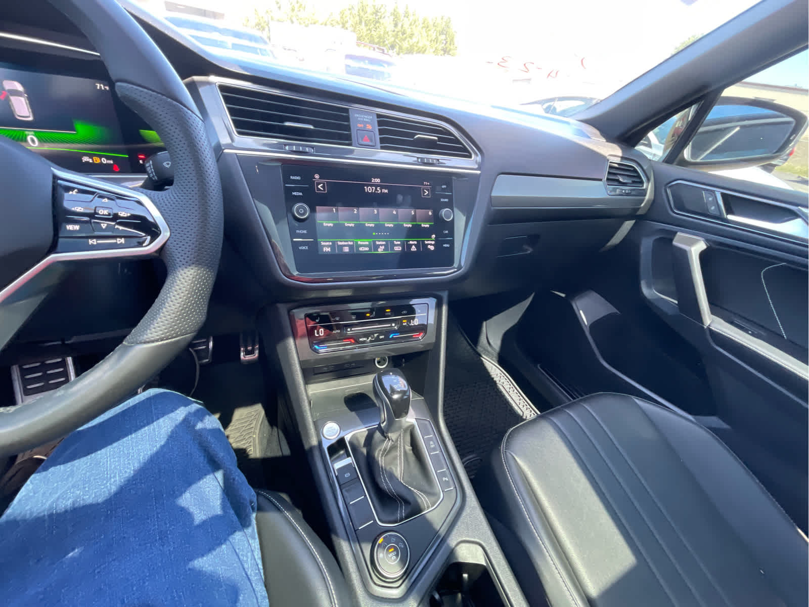 Thumbnail: 2022 Volkswagen Tiguan - 11