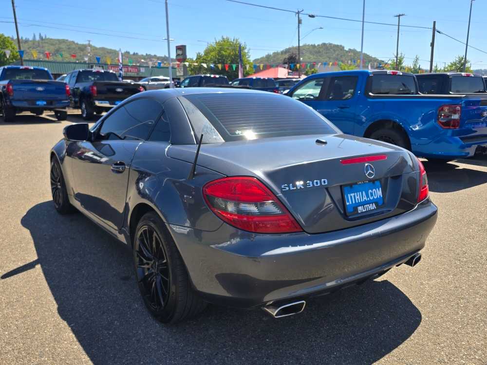 Thumbnail: 2010 Mercedes-Benz SLK - 3