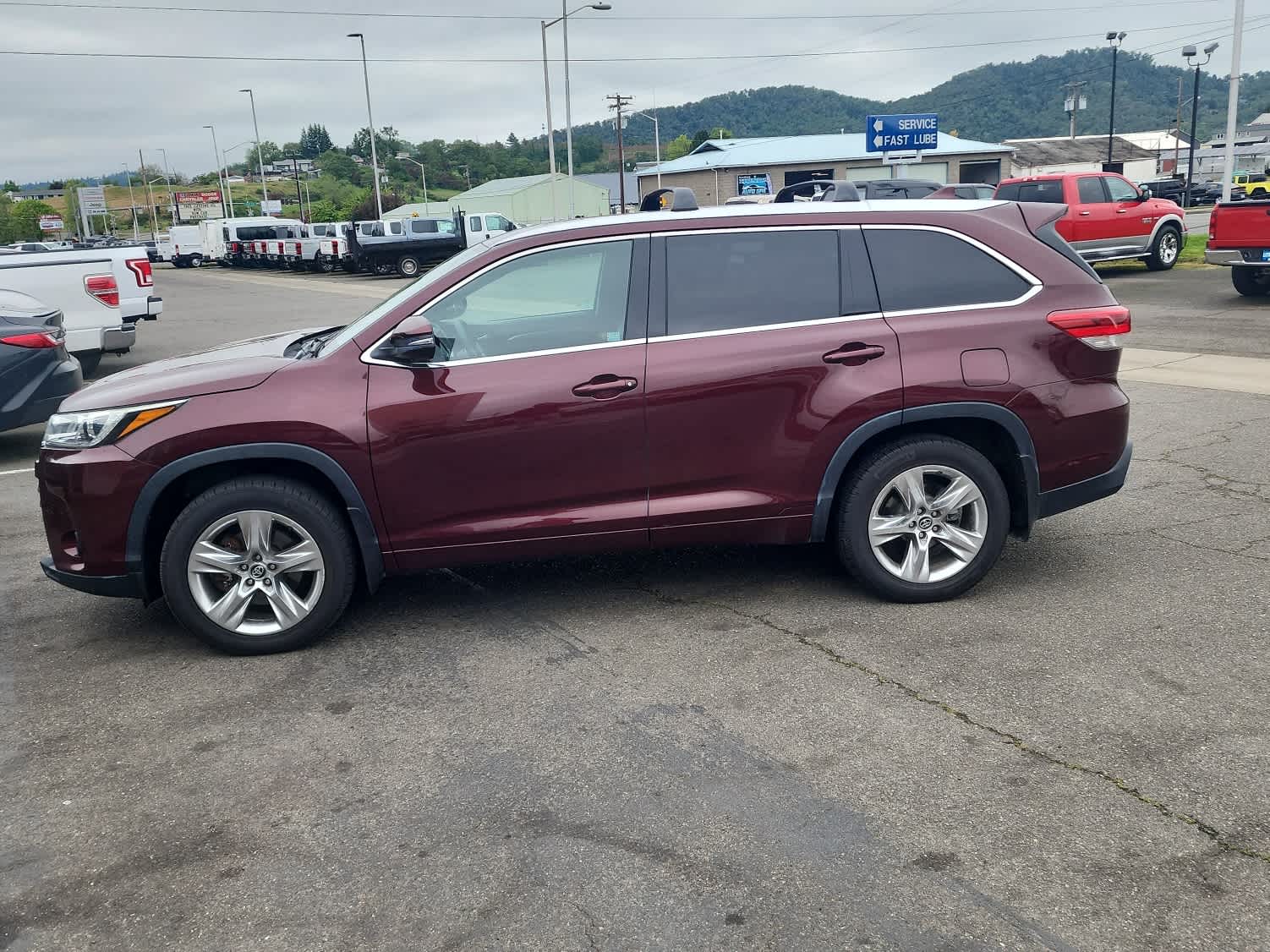 Thumbnail: 2018 Toyota Highlander - 2