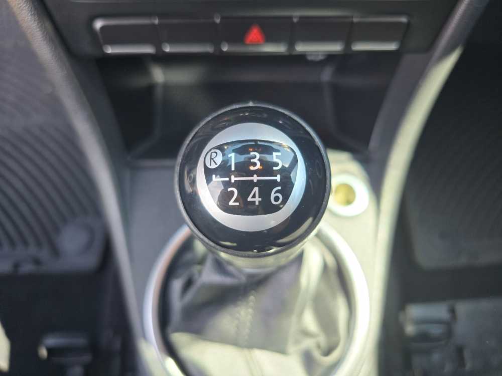 Thumbnail: 2013 Volkswagen Beetle - 15